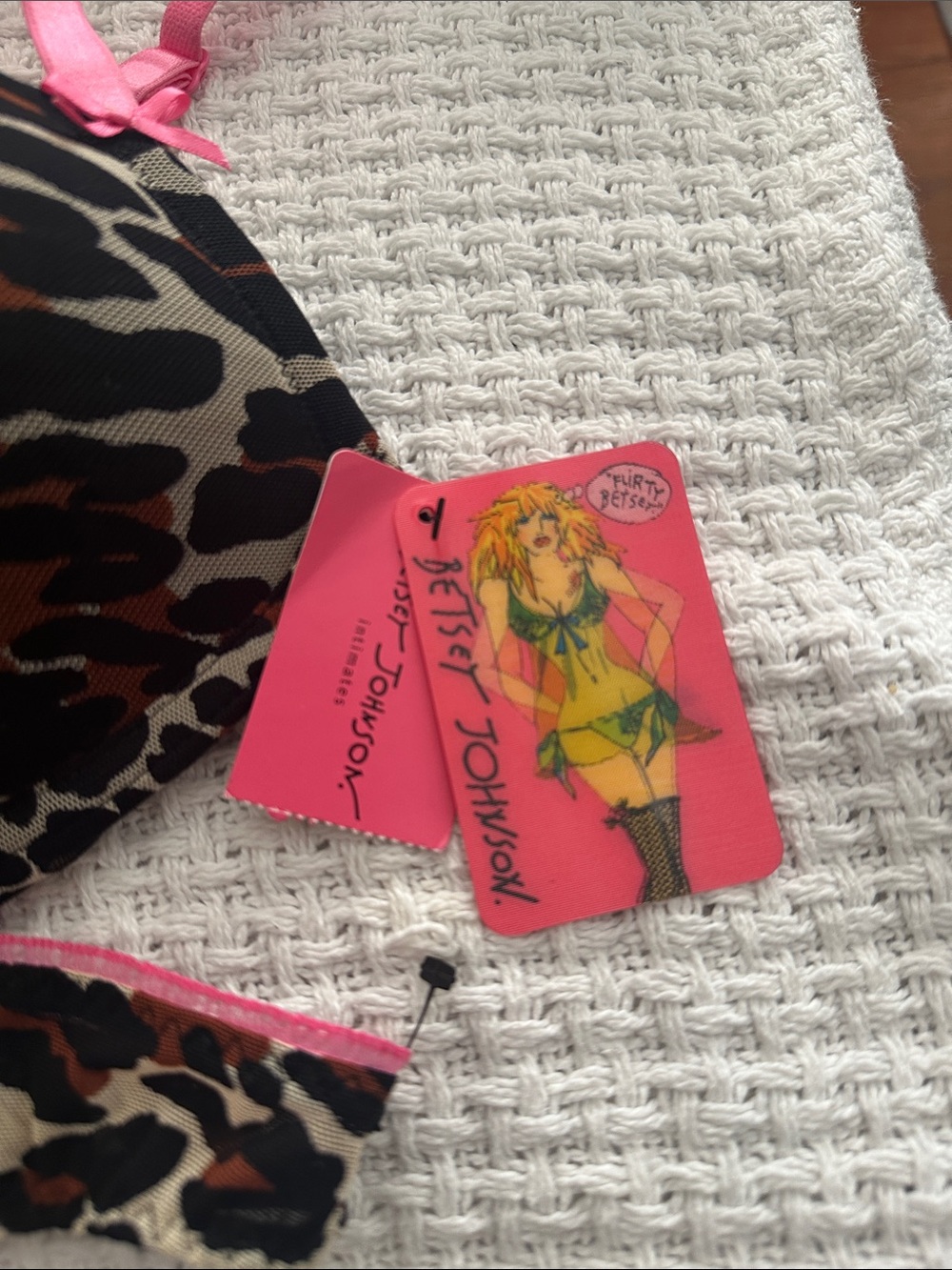 Betsey Johnson Leopard Print Bra with Pink Trim 34d with thong m - Picture 2 of 6